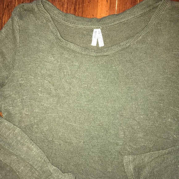 Green Sweater - Picture 4 of 4